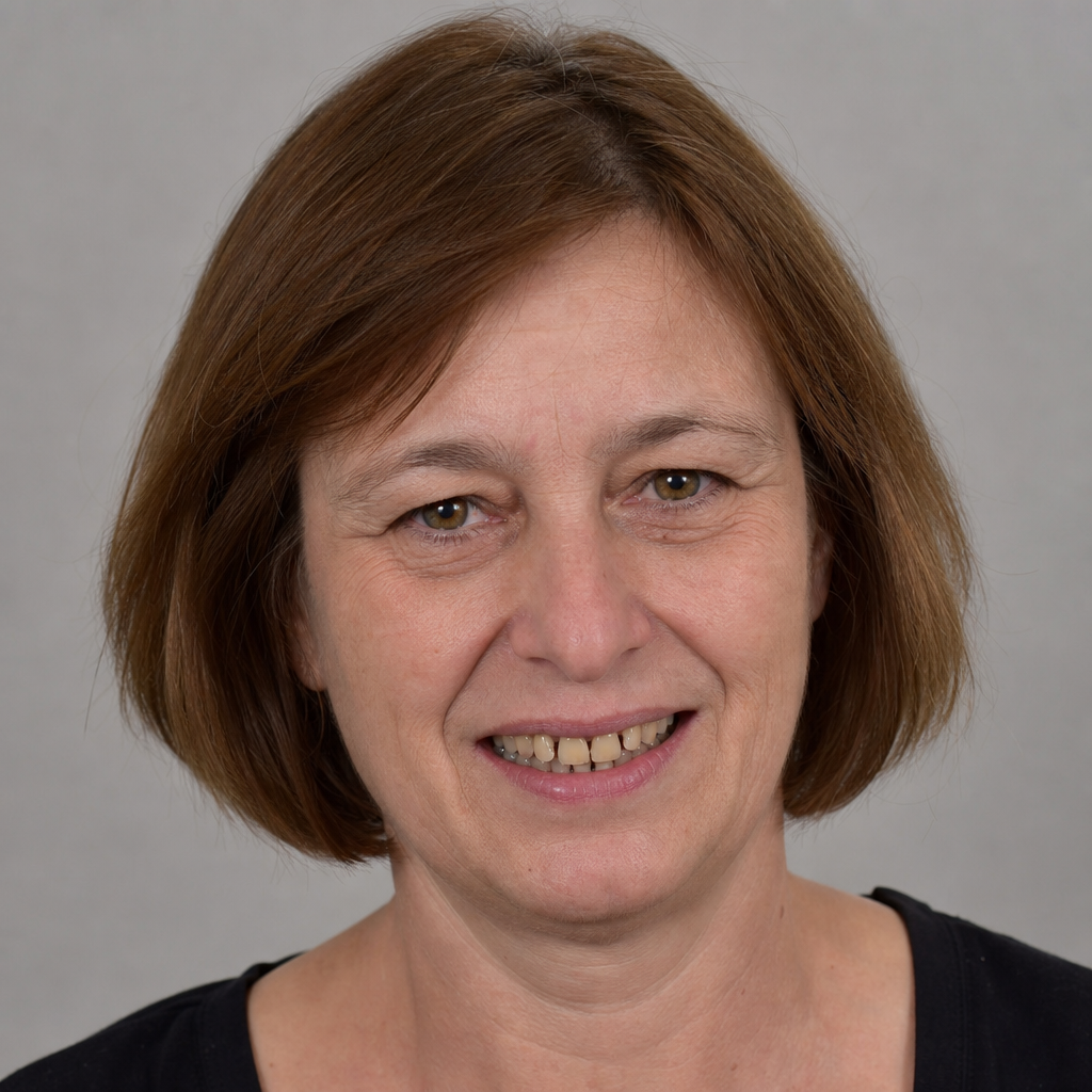 Linda before dental implant treatment